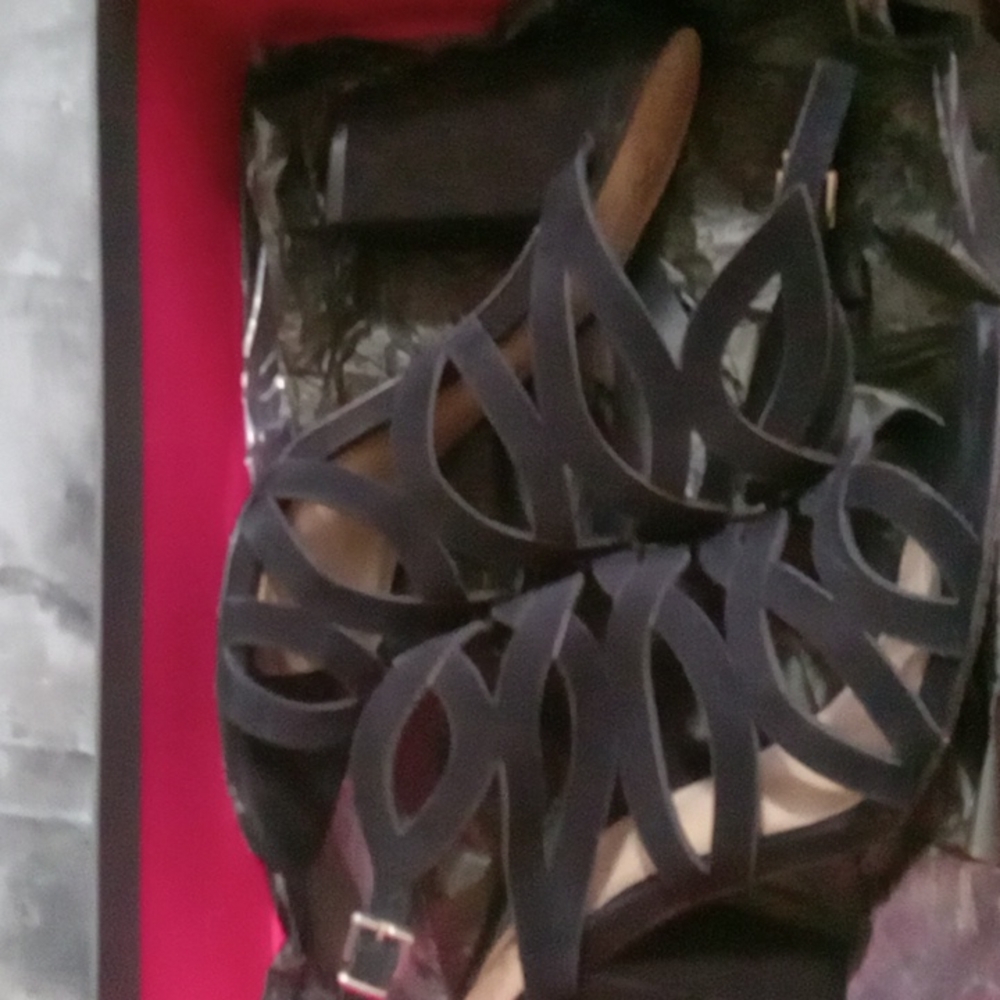 Very Nice In Box Vince Camuto Sandals